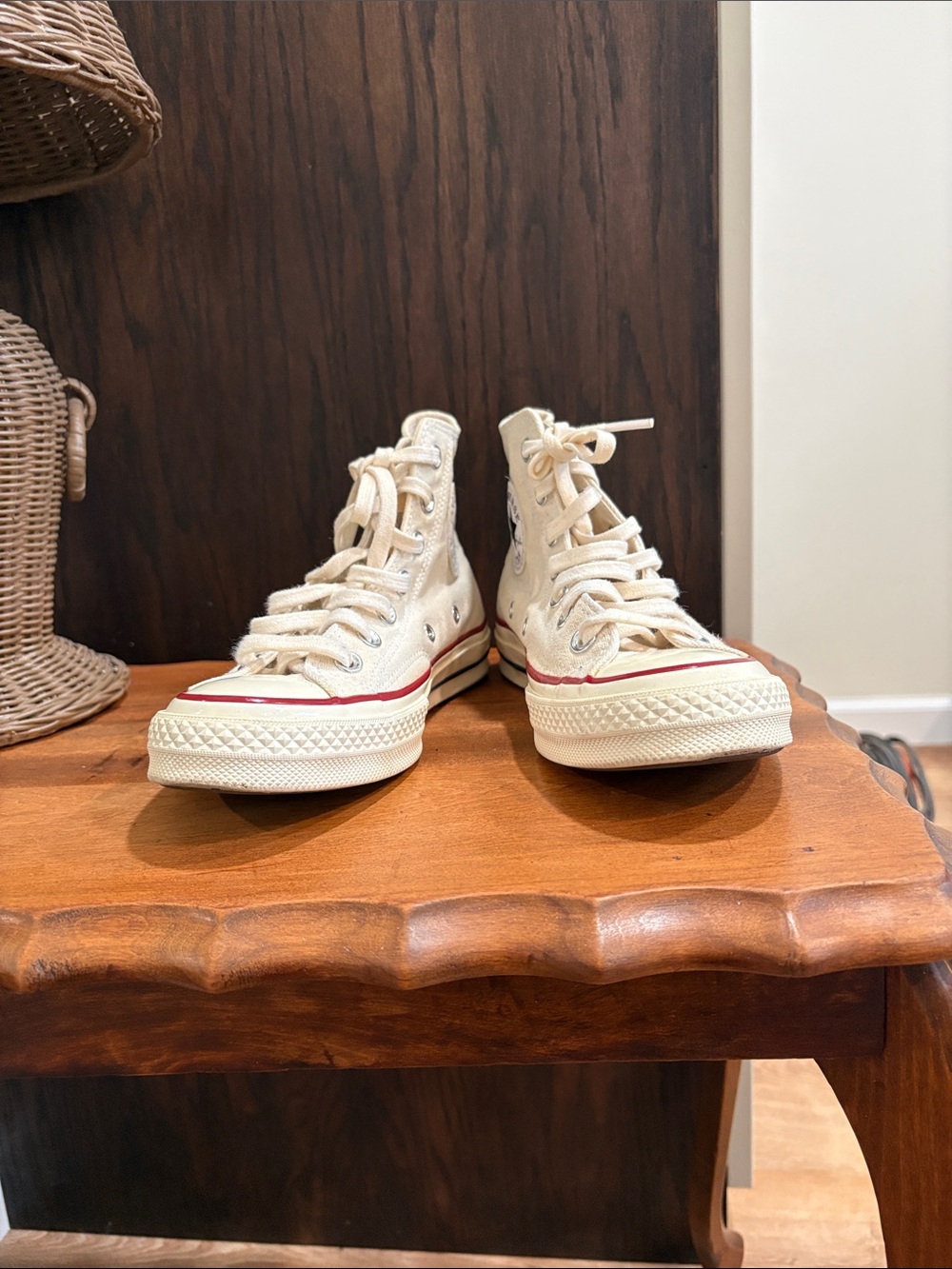 Women’s Chuck 70 All Star High Top Sneakers - Cream with Red Trim size 6.5 - Picture 4 of 5